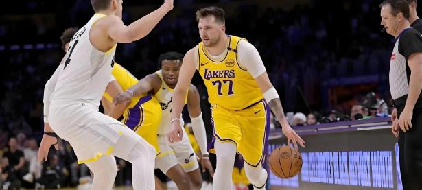 湖人大胜收官，晋级季后赛势不可挡